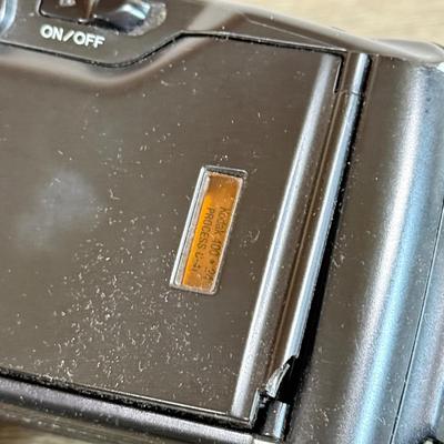 LOT 37D: Vintage Cameras: Kodak Disc 4100 & Minolta ES 35mm Point & Shoot