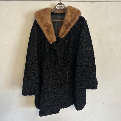 LOT 44G: Vintage Lamb Wool Coat w/ Mink Fur Collar