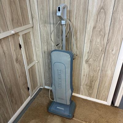 LOT 50B: Oreck XL Silver model U377OHH4