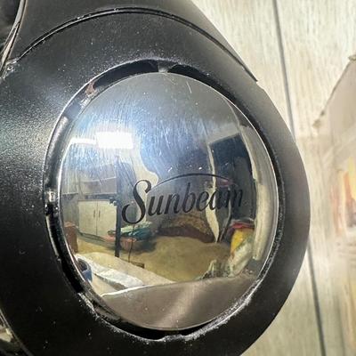 LOT 51B: Kitchen Appliances- Health Smart Juice Extractor, Sunbeam Mix Master & More