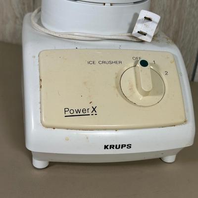 LOT 51B: Kitchen Appliances- Health Smart Juice Extractor, Sunbeam Mix Master & More