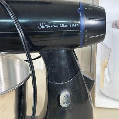 LOT 51B: Kitchen Appliances- Health Smart Juice Extractor, Sunbeam Mix Master & More