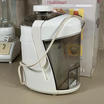 LOT 51B: Kitchen Appliances- Health Smart Juice Extractor, Sunbeam Mix Master & More