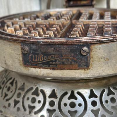 LOT 58B: Vintage Electric Waffle Iron