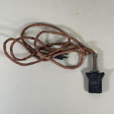 LOT 58B: Vintage Electric Waffle Iron