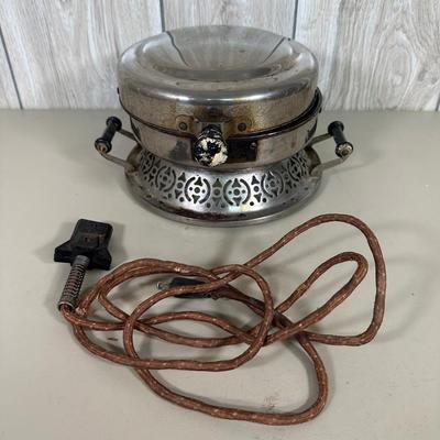 LOT 58B: Vintage Electric Waffle Iron