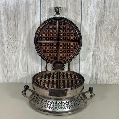 LOT 58B: Vintage Electric Waffle Iron