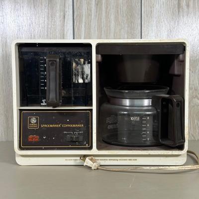 LOT 60B: Vintage General Electric SpaceMaker CoffeeMaker