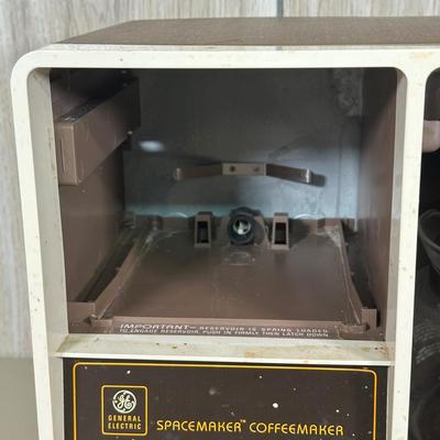LOT 60B: Vintage General Electric SpaceMaker CoffeeMaker