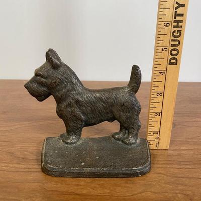 LOT 63 D: Pair of Cast Iron Scottish Scotch Terrier Dog Bookends