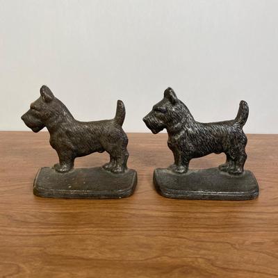 LOT 63 D: Pair of Cast Iron Scottish Scotch Terrier Dog Bookends
