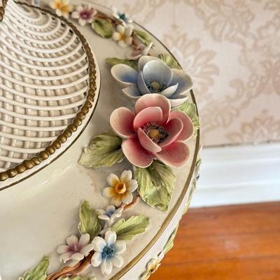 LOT 79D: Gorgeous Vintage Capodimonte Italy Porcelain Cherub Vase / Centerpiece