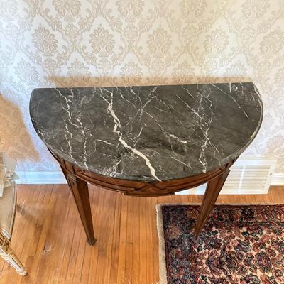 LOT 80L: Marble Top Foyer Table & Grapes / Leaf Motif Vintage Mirror