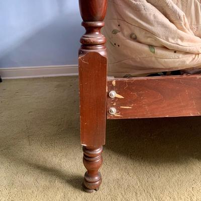 LOT 85 Z: Vintage Mahogany Pineapple Poster Bed Frame & Antique Box Spring