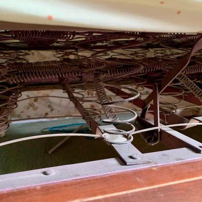 LOT 85 Z: Vintage Mahogany Pineapple Poster Bed Frame & Antique Box Spring