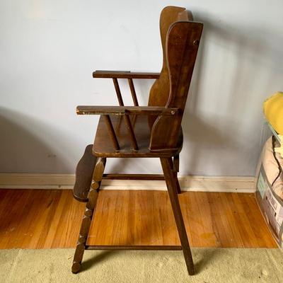 LOT 86 Z: 1983 Hedstrom Children's Wooden Highchair
