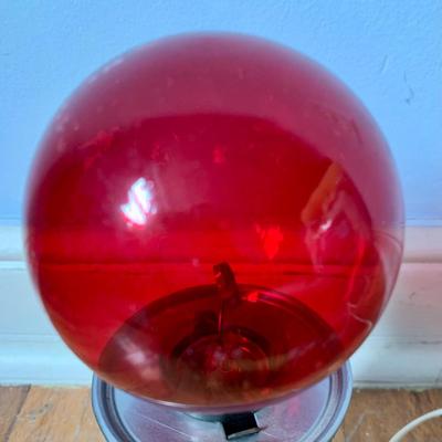 LOT 88 Z: Vintage Budweiser Beer Can Lamp w/ Red Flicker Bulb