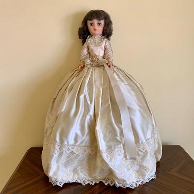 LOT 89 Y: Vintage Articulated Plastic Doll Collection & a Porcelain Dynasty Doll