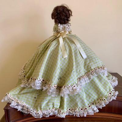 LOT 89 Y: Vintage Articulated Plastic Doll Collection & a Porcelain Dynasty Doll