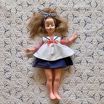 LOT 89 Y: Vintage Articulated Plastic Doll Collection & a Porcelain Dynasty Doll