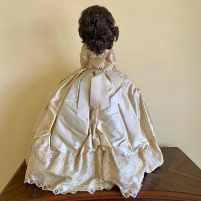 LOT 89 Y: Vintage Articulated Plastic Doll Collection & a Porcelain Dynasty Doll