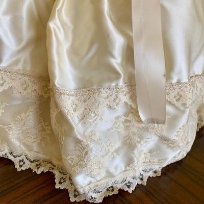 LOT 89 Y: Vintage Articulated Plastic Doll Collection & a Porcelain Dynasty Doll