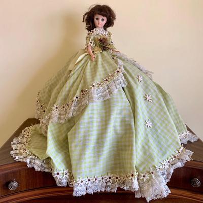 LOT 89 Y: Vintage Articulated Plastic Doll Collection & a Porcelain Dynasty Doll