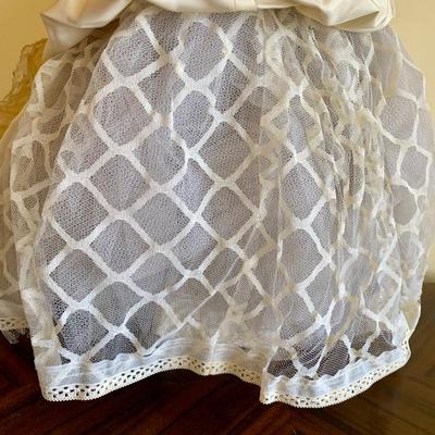 LOT 89 Y: Vintage Articulated Plastic Doll Collection & a Porcelain Dynasty Doll