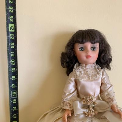 LOT 89 Y: Vintage Articulated Plastic Doll Collection & a Porcelain Dynasty Doll