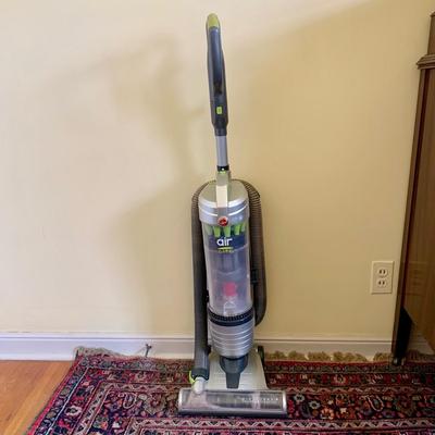 LOT 90 Y: Hoover Air Lite Vacuum Cleaner #UH72460