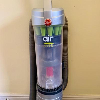 LOT 90 Y: Hoover Air Lite Vacuum Cleaner #UH72460