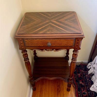LOT 91 Y: Vintage Hollywood Regency Multi-Grain Figured Wood Bed Frame w/ Wheels & Side Table