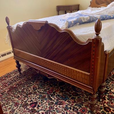 LOT 91 Y: Vintage Hollywood Regency Multi-Grain Figured Wood Bed Frame w/ Wheels & Side Table