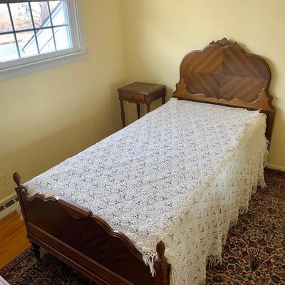 LOT 91 Y: Vintage Hollywood Regency Multi-Grain Figured Wood Bed Frame w/ Wheels & Side Table