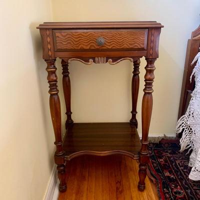 LOT 91 Y: Vintage Hollywood Regency Multi-Grain Figured Wood Bed Frame w/ Wheels & Side Table
