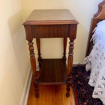 LOT 91 Y: Vintage Hollywood Regency Multi-Grain Figured Wood Bed Frame w/ Wheels & Side Table