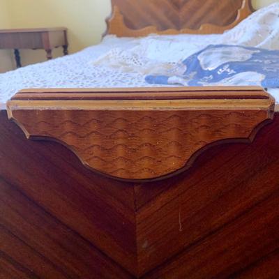 LOT 91 Y: Vintage Hollywood Regency Multi-Grain Figured Wood Bed Frame w/ Wheels & Side Table