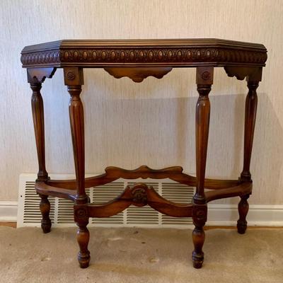 LOT 95 H: Vintage Syroco Hollywood Regency Style Wall Mirror & Ornate Entryway Table