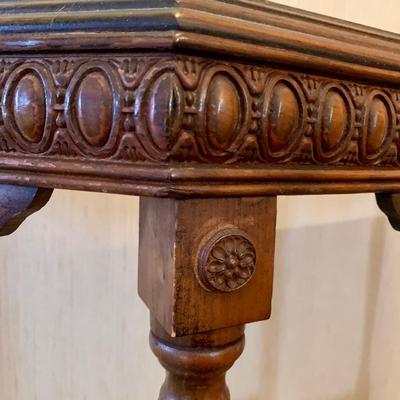 LOT 95 H: Vintage Syroco Hollywood Regency Style Wall Mirror & Ornate Entryway Table