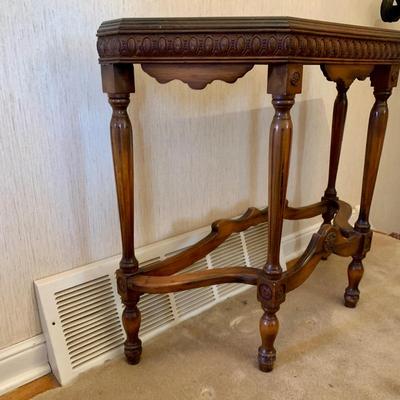 LOT 95 H: Vintage Syroco Hollywood Regency Style Wall Mirror & Ornate Entryway Table