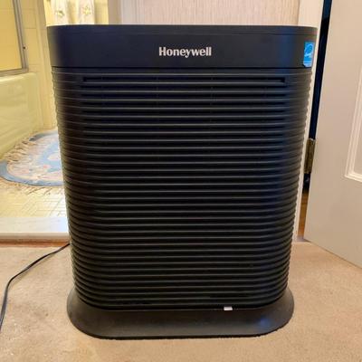 LOT 96 H: Honeywell Clean Air Purifier #HPA300