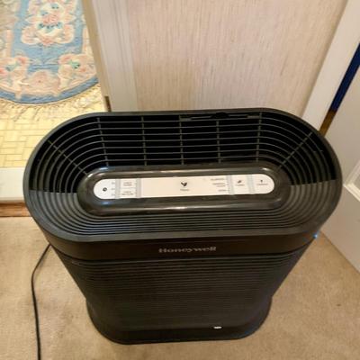 LOT 96 H: Honeywell Clean Air Purifier #HPA300