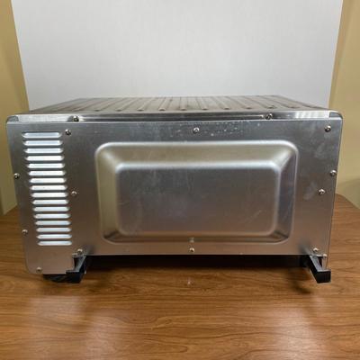 LOT 102K: Keurig K-Express Essentials Red Single Serve K-Cup Pod Coffee Maker & Cuisinart Toaster Oven Broiler