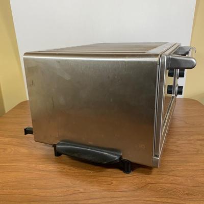 LOT 102K: Keurig K-Express Essentials Red Single Serve K-Cup Pod Coffee Maker & Cuisinart Toaster Oven Broiler