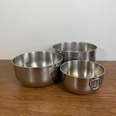 LOT 103K: Bakeware including (3) Vintage Royal China Jeannette Pie Plates, Rolling Pin, Vintage Corning Ware Blue Cornflower Casserole...