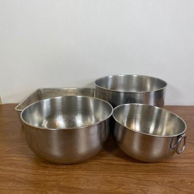 LOT 103K: Bakeware including (3) Vintage Royal China Jeannette Pie Plates, Rolling Pin, Vintage Corning Ware Blue Cornflower Casserole...