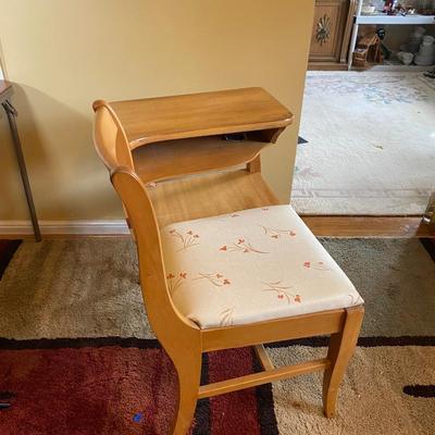 LOT 104K: Gossip bench/Desk with padded seat