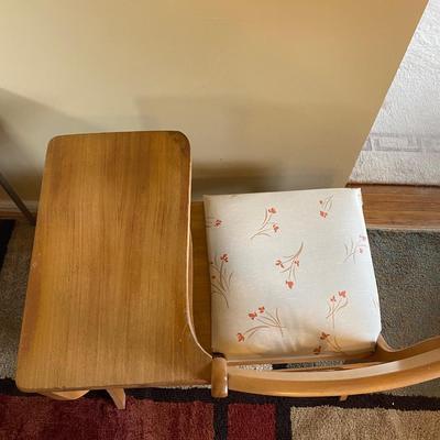 LOT 104K: Gossip bench/Desk with padded seat