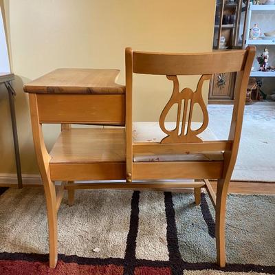LOT 104K: Gossip bench/Desk with padded seat
