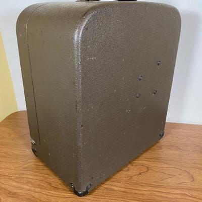 LOT 112 D: Bell & Howell 8mm Regent Design 122 Model L Film Projector